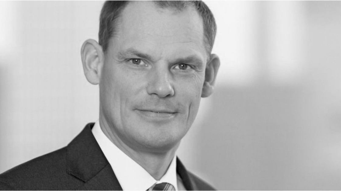 Prof. Dr. Thorsten Neumann Complements Panthera Team