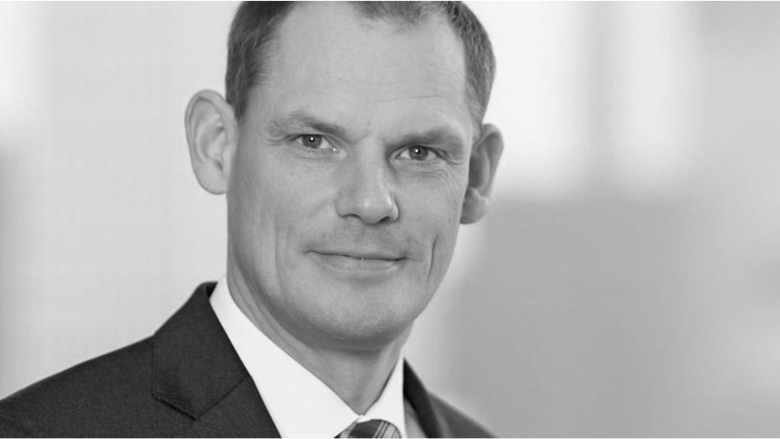 Prof. Dr. Thorsten Neumann Complements Panthera Team